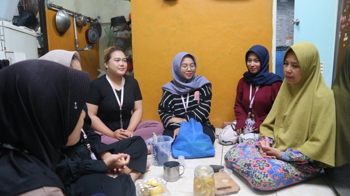 Tim PPK ORMAWA HMB–HELIANTHUS 2025 Monitoring Pembuatan Produk Olahan Yogurt “JASEYO”, Infused Water “LUSH JAM”, dan Jamu “SEJIWA” di Desa Parakan 2