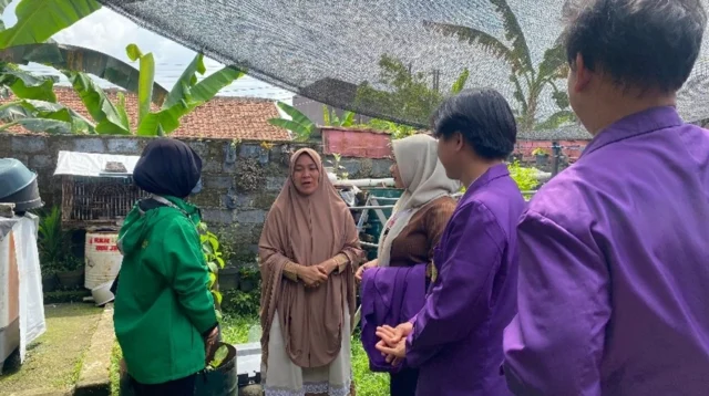 Tim PPK Ormawa HMB-Helianthus Lakukan Monitoring Budidaya Tanaman Obat Keluarga (TOGA) di Desa Parakan