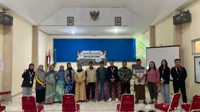Mahasiswa UMM Bangun Kesadaran Lingkungan Warga Tawangsari lewat Edukasi 3R.