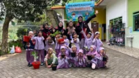 TANIKU: Mahasiswa PMM UMM Tanamkan Cinta Lingkungan dan Kesehatan dengan Menanam Toga di TK Dahlia 01 Batu