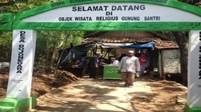 Wisata Bersejarah di Gunung Santri