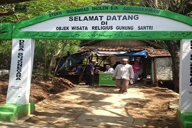 Wisata Bersejarah di Gunung Santri