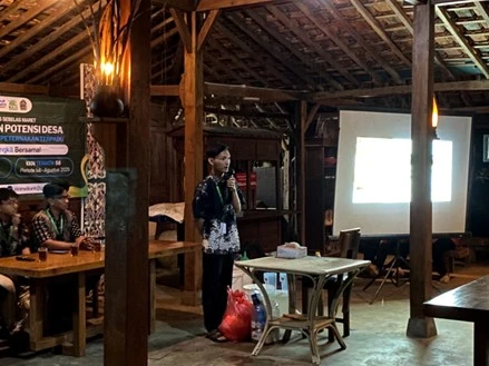 Mahasiswa KKN UNS Ajak Petani Membuat Pestisida Alami dari Bawang Putih untuk Pertanian Sehat dan Mandiri