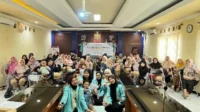 Teknologi untuk Semua: Mahasiswa KKN UNS Dorong Ibu-Ibu PKK Maos Lor Jadi Pelaku Bisnis Modern Teknologi untuk Semua: Mahasiswa KKN UNS Dorong Ibu-Ibu PKK Maos Lor Jadi Pelaku Bisnis Modern