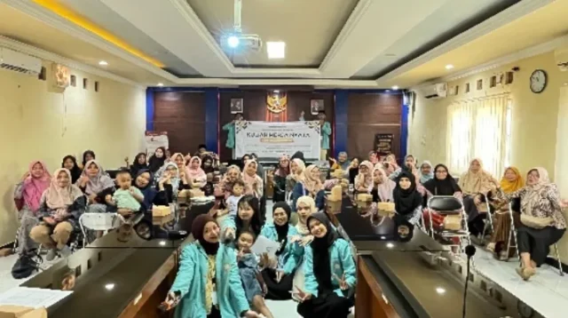 Teknologi untuk Semua: Mahasiswa KKN UNS Dorong Ibu-Ibu PKK Maos Lor Jadi Pelaku Bisnis Modern