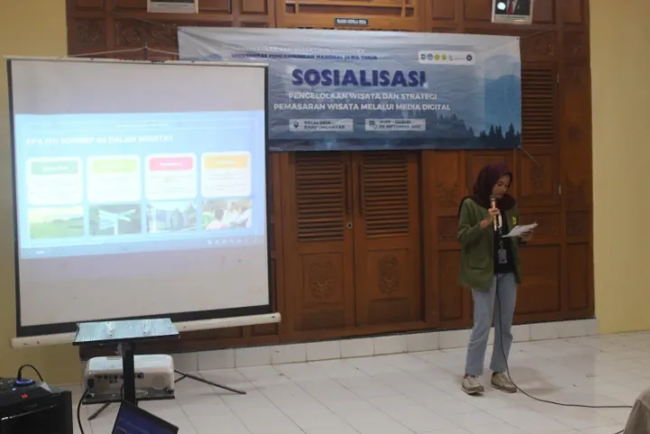 Mahasiswa UPN Veteran Jawa Timur Gelar Sosialisasi Pengelolaan Wisata dan Pemasaran Wisata melalui Media Digital di Desa Kampunganyar