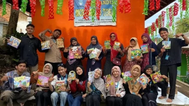 KKN 307 UIN Bandung Hadirkan Pojok Baca sebagai Ruang Edukasi dan Penanaman Pola Parenting Orang Tua terhadap Anak di Posyandu RW 02 Desa Gudang, Kecamatan Tanjungsari, Kabupaten Sumedang