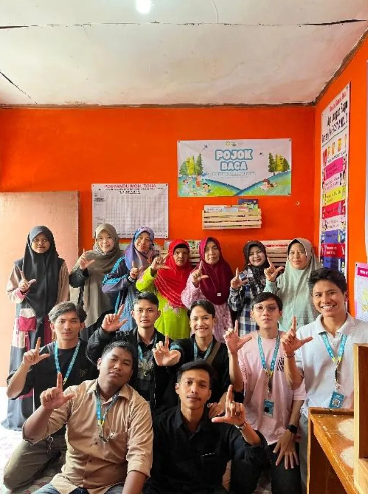 KKN 307 UIN Bandung Hadirkan Pojok Baca sebagai Ruang Edukasi dan Penanaman Pola Parenting Orang Tua terhadap Anak di Posyandu RW 02 Desa Gudang, Kecamatan Tanjungsari, Kabupaten Sumedang