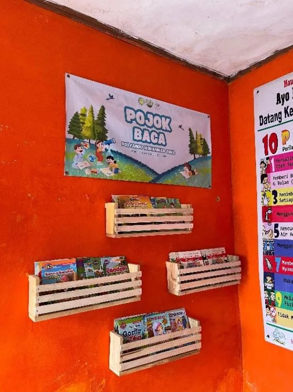 KKN 307 UIN Bandung Hadirkan Pojok Baca sebagai Ruang Edukasi dan Penanaman Pola Parenting Orang Tua terhadap Anak di Posyandu RW 02 Desa Gudang, Kecamatan Tanjungsari, Kabupaten Sumedang