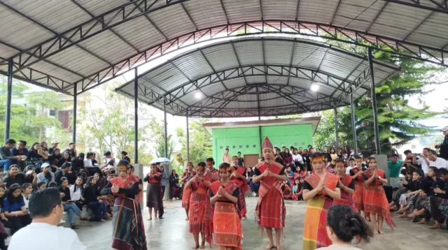 Tari Kolosal Warnai Pekan Kreativitas Mahasiswa Fakultas Ilmu Teologi IAKN Tarutung 2025
