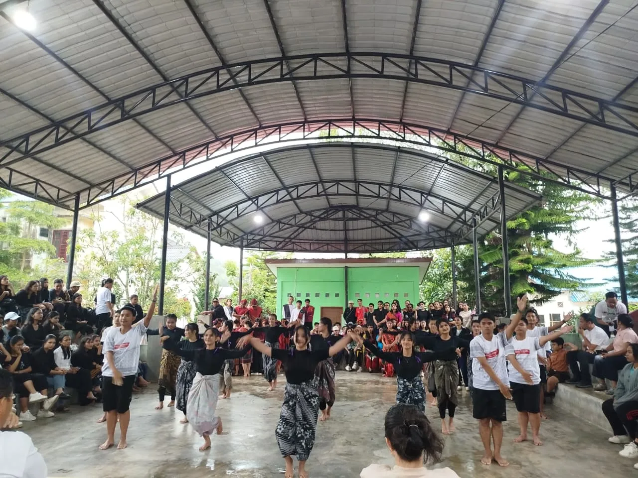 Tari Kolosal Warnai Pekan Kreativitas Mahasiswa Fakultas Ilmu Teologi IAKN Tarutung 2025