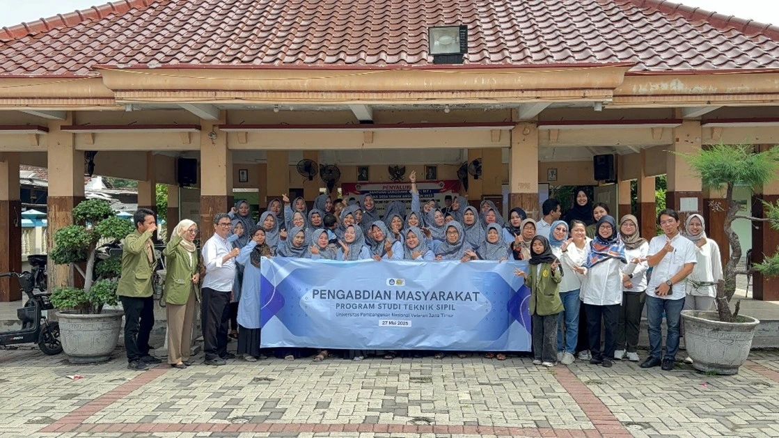 Peserta penyuluhan Ibu-Ibu PKK aktif dengan tim penyuluh dari UPN Veteran Jawa Timur