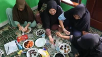Praktik Pembuatan Mini Cake di Desa Citaringgul.