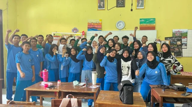 Perawatan Motor Matic Siswa SMA melalui Sosialisasi.