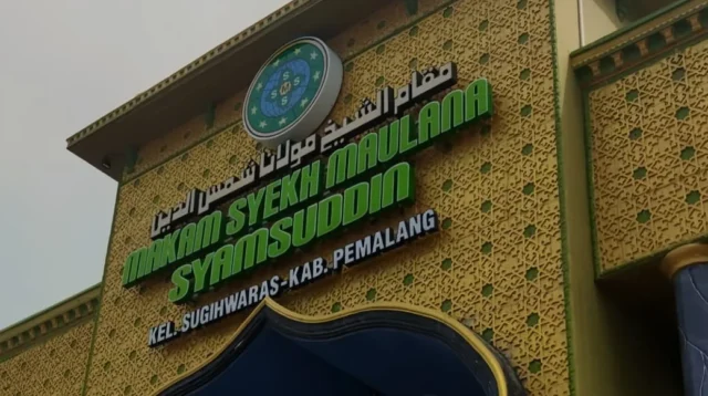 Ziarah Makam sebagai Pendidikan Karakter Santri