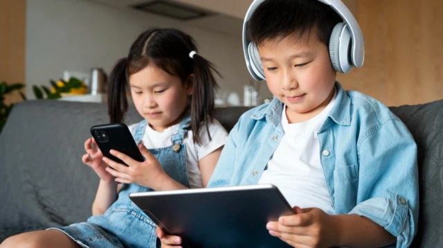 Apa Dampak Pola Asuh Digital di Era Modern terhadap Perkembangan Anak?