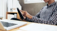 Stop Scrolling, Saatnya Thrive: Panduan Kesejahteraan Digital untuk Mahasiswa Kesejahteraan Digital