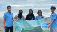 Mahasiswa Pendidikan Teknik Sipil dan Perencanaan UNY Gelar Aksi Bersih Pantai Goa Cemara dan Edukasi Lingkungan untuk Dukung SDGs 14 Aksi Bersih Pantai