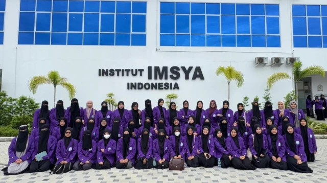 Analisis hubungan mahasiswa baru