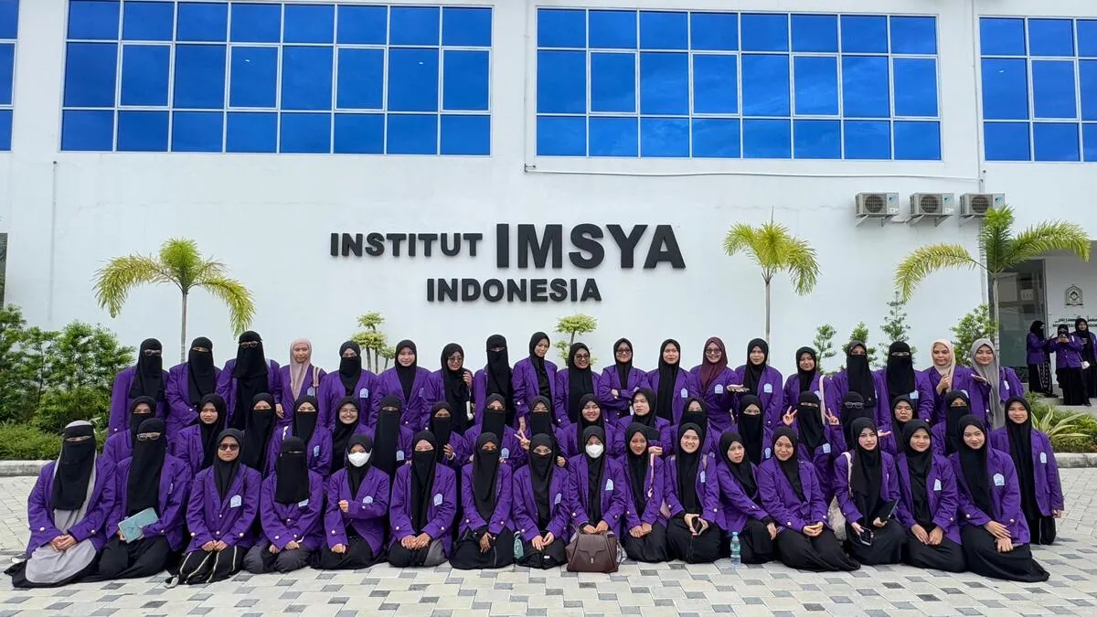 Analisis hubungan mahasiswa baru