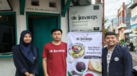 Mahasiswa UM Wujudkan Transformasi Digital UMKM De Jenangs di Kota Malang Mahasiswa UM Wujudkan Transformasi Digital UMKM De Jenangs di Kota Malang