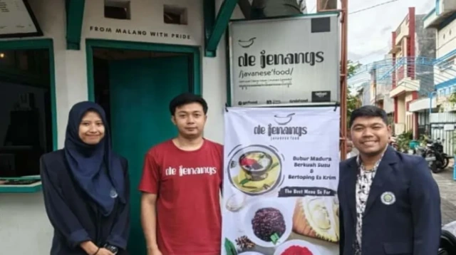 Mahasiswa UM Wujudkan Transformasi Digital UMKM De Jenangs di Kota Malang