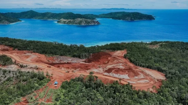 Tambang Nikel di Raja Ampat: Antara Kepentingan Ekonomi dan Ancaman terhadap Surga Laut Dunia