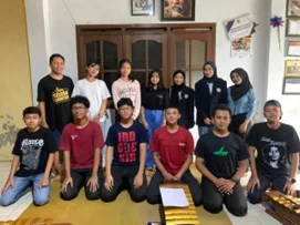 upaya melestarikan seni tradisional