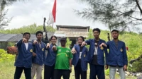 Cegah Abrasi, Mahasiswa Ilkom USM Gelar Aksi Tanam Mangrove di Pantai Tirang Semarang Cegah Abrasi, Mahasiswa Ilkom USM Gelar Aksi Tanam Mangrove di Pantai Tirang Semarang