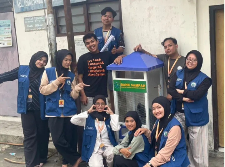 Bank sampah botol plastik