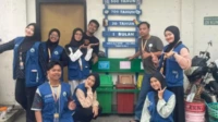 Inovasi KKN UAD: Pasang Tempat Sampah Botol guna Perkuat Bank Sampah Tukangan, Yogyakarta Bank sampah botol plastik