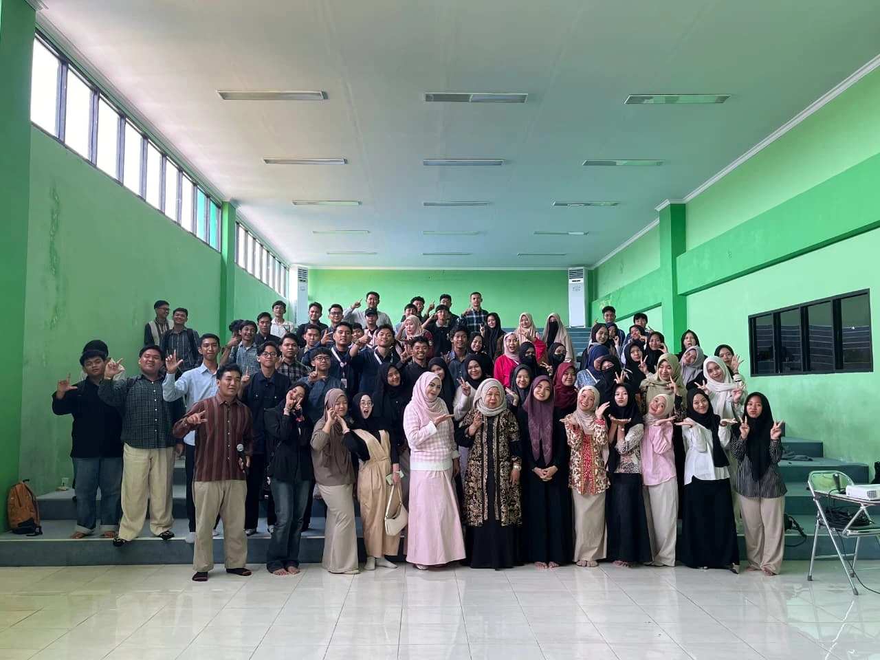 Mahasiswa HKI IAIN Pontianak Gelar Seminar Cyberbullying Berbasis Gender di GAS VII