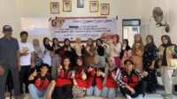 Penguatan Branding Produk Lokal: Mahasiswa KKNT Unhas Paparkan Program Pemasaran dan Branding Cokelat Daun Kelor di Desa Tonrong Rijang Branding Produk Lokal