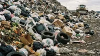 Tumpukan Sampah di Ciputat: Lemahnya Pengelolaan dan Kurangnya Kesadaran Warga dalam Darurat Sampah tumpukan sampah tangsel