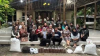 Mahasiswa KKN-UST Padepokan 09 Gandeng Masyarakat Padukuhan Pelembutuan melalui Gerakan Budidaya Jamur Tiram untuk Daya Saing Ekonomi Lokal dengan Bahan Lokal Bekatul dan Serbuk Kayu budidaya jamur tiram putih