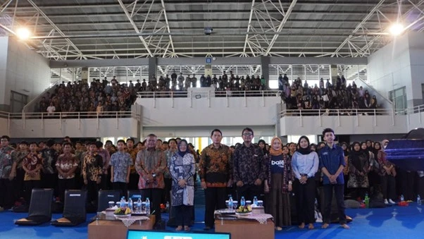 Jajaran petinggi ITS bersama perwakilan BTN dalam acara Sambut Kenal Mahasiswa KIP-K dan ADiK