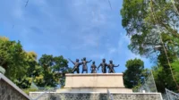 Dukung SDGs 9, KKN-BBK 7 UNAIR Desa Kresek Digitalisasi Informasi Sejarah Monumen Kresek Sejarah Monumen Kresek