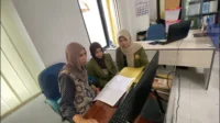 Mahasiswa Magang UPN 'Veteran' Jawa Timur Dalami Pemanfaatan Data Makro di BAPPERIDA Kabupaten Pamekasan laporan mahasiswa magang