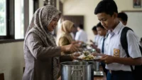 Menimbang Program Makan Gratis: Antara Niat Kesejahteraan dan Tanggung Jawab Kesehatan Publik program makan gratis prabowo