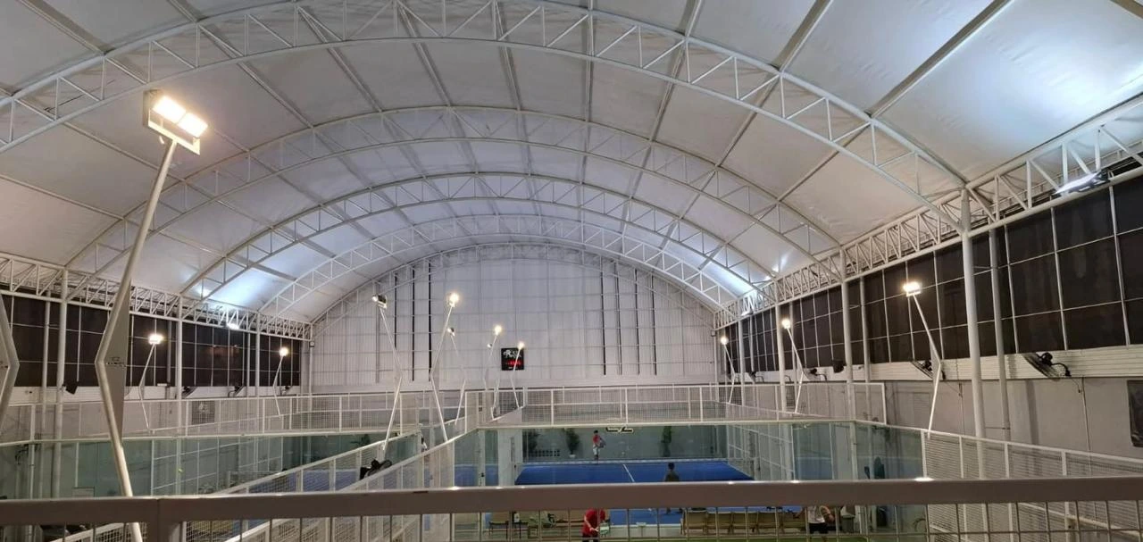 Kanopi Membran Lapangan Padel Modern dan Tahan Lama