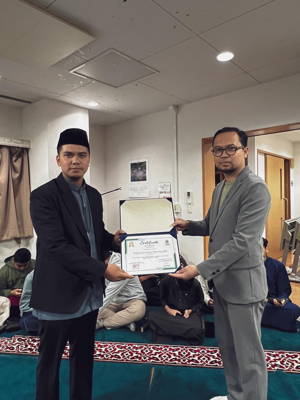 Pemberian sertifikat penghargaan oleh Founder masjid as Sholihin Yokohama Jepang 2024