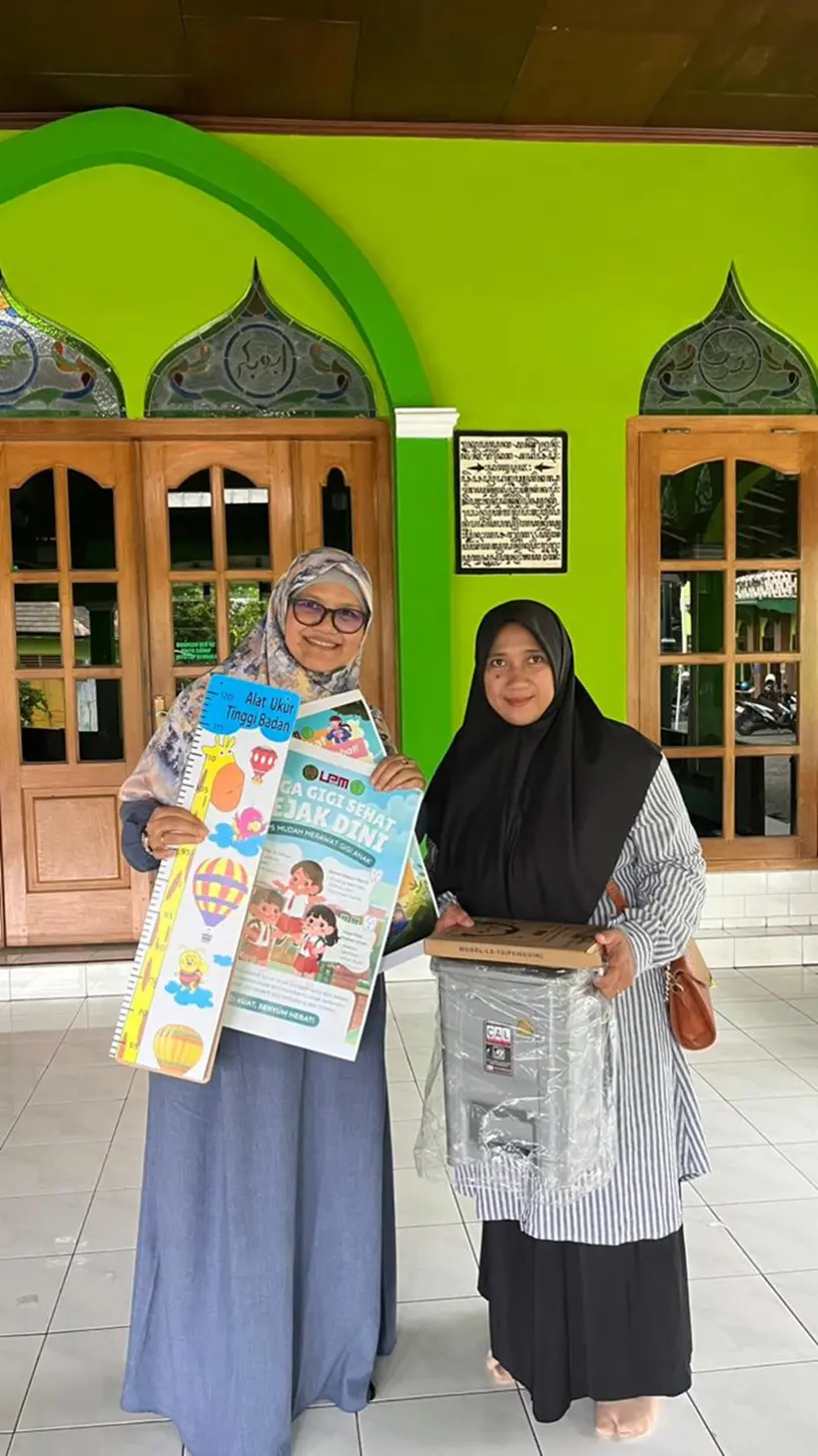 Penyerahan alat pojok kesehatan