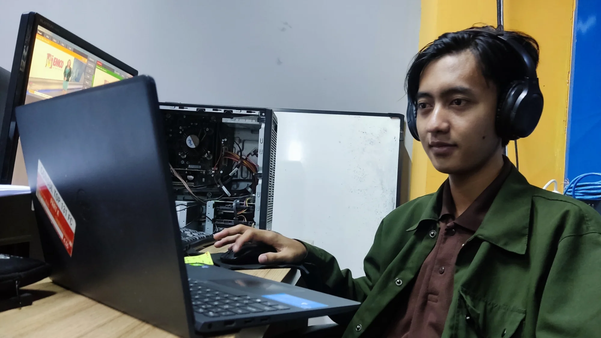 Garap Konten Lintas Platform di JTV Surabaya, Mahasiswa FTV ISI Surakarta Sukses Adaptasi Tayangan Konvensional ke Era Digital