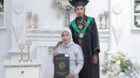 baju wisuda