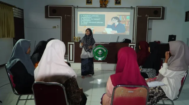 Psikoedukasi Mahasiswa S2 BK UUbah Cara Pikir, Ubah Masa Depan: Aksi Psikoedukasi Mahasiswa S2 BK UNNES Bangkitkan Energi Positif Santri Al-FathimiyahNNES