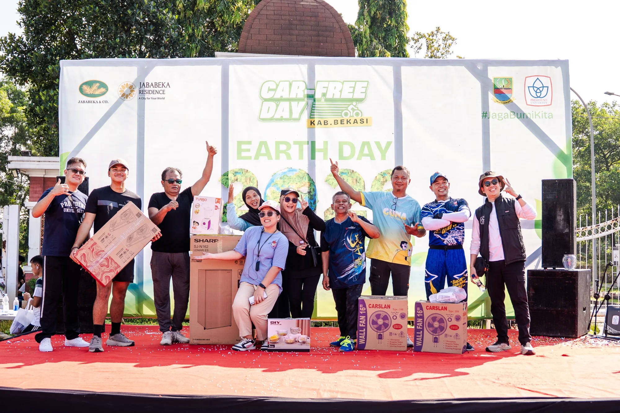 pembagian doorprize (Sumber_ Dokumentasi Commstride FunFit 2026)