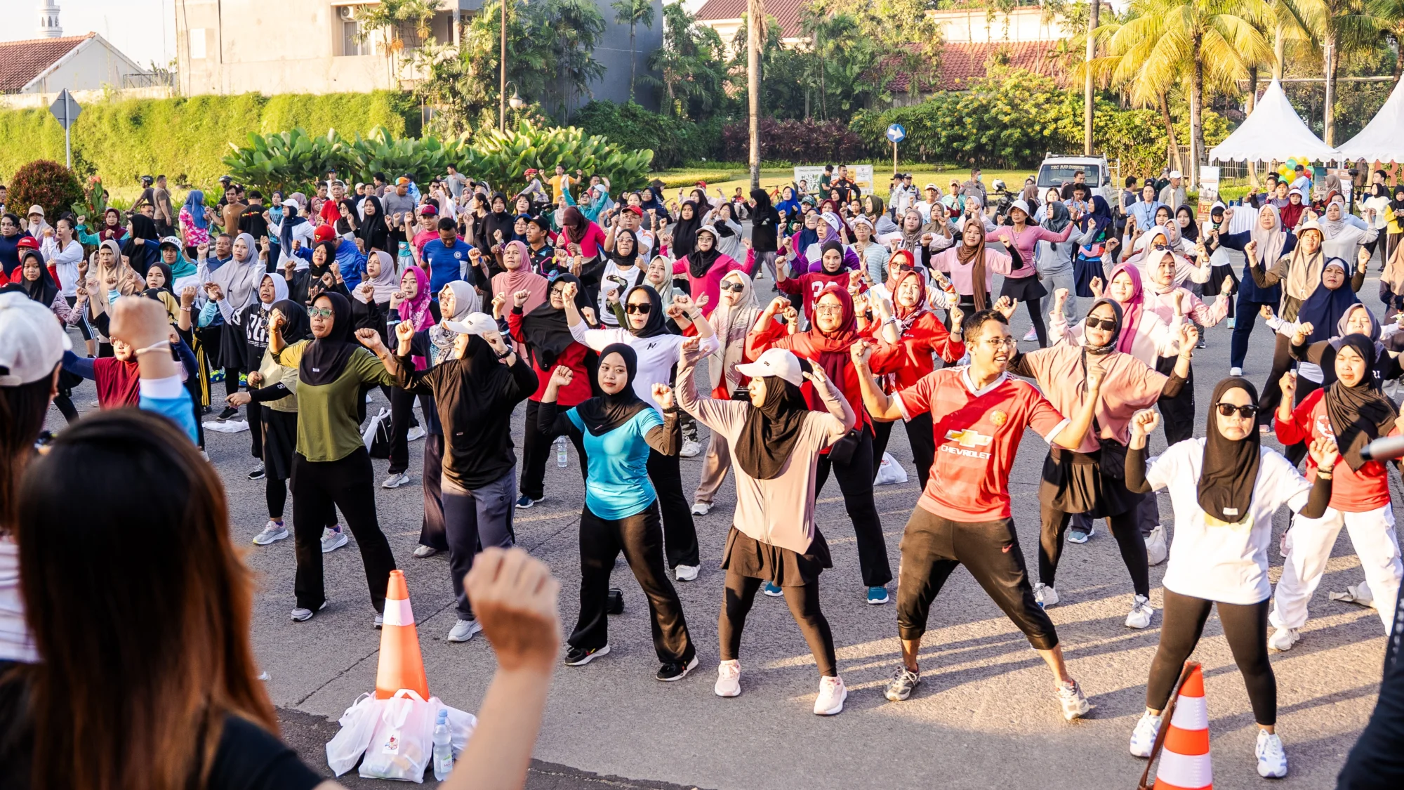 senam zumba (Sumber_ Dokumentasi Commstride FunFit 2026) (1)