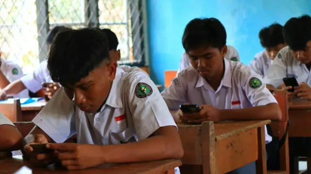 menjaga akhlak siswa