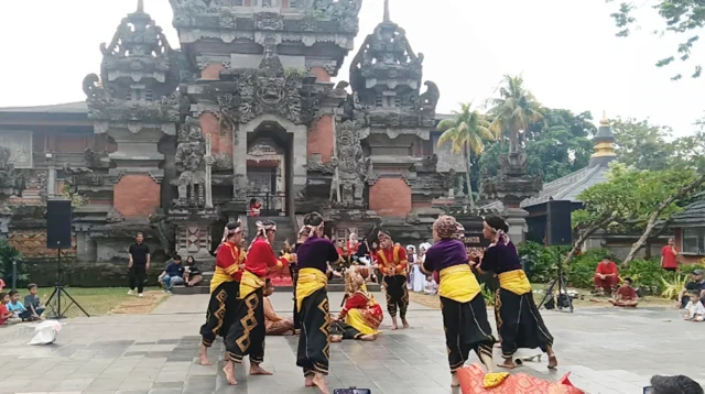 Kostum Tari Minangkabau