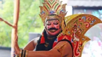 Kritik Tari: Gagah dan Wibawa Klana Sewandana Warna Merah Muda